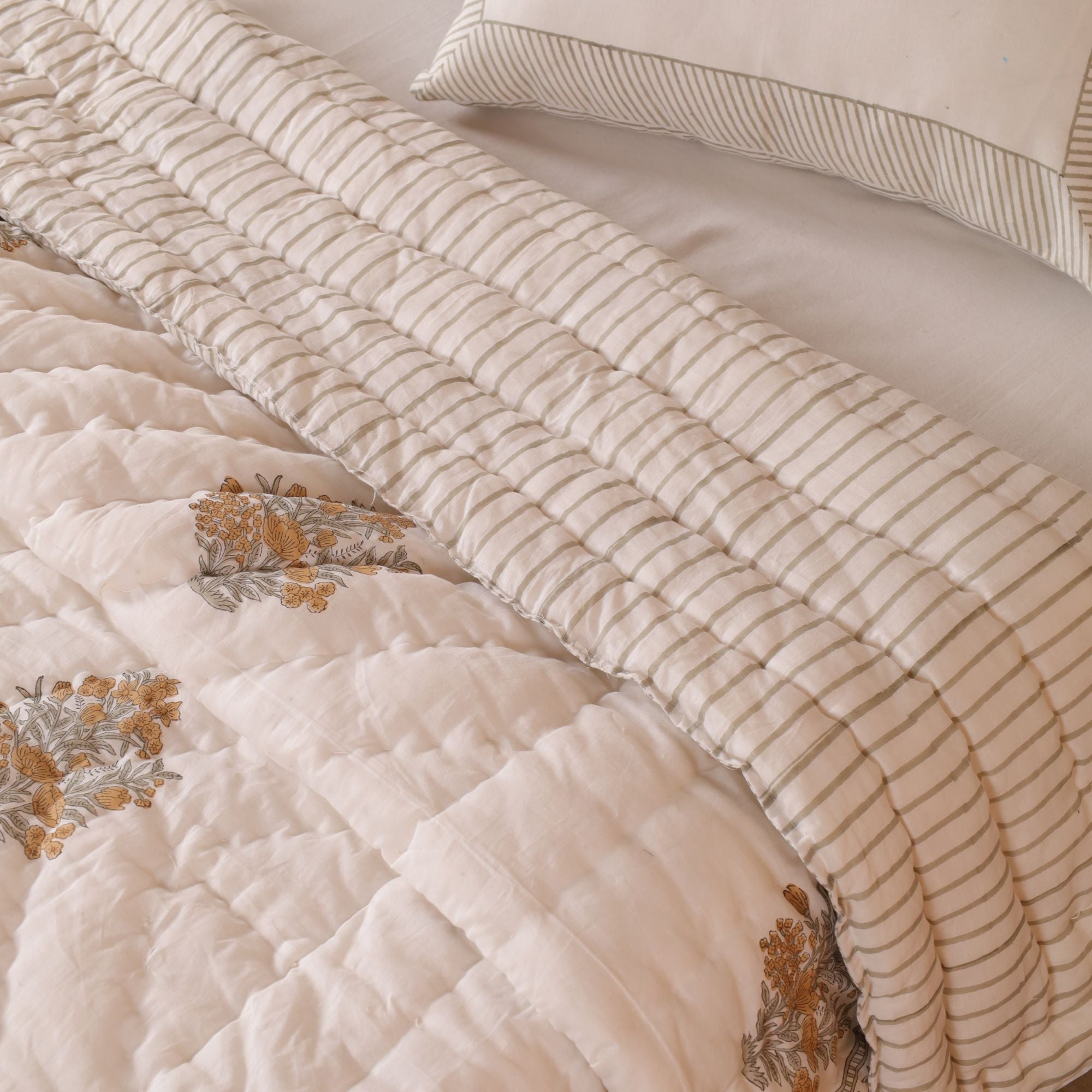 Gargi Quilt Set
