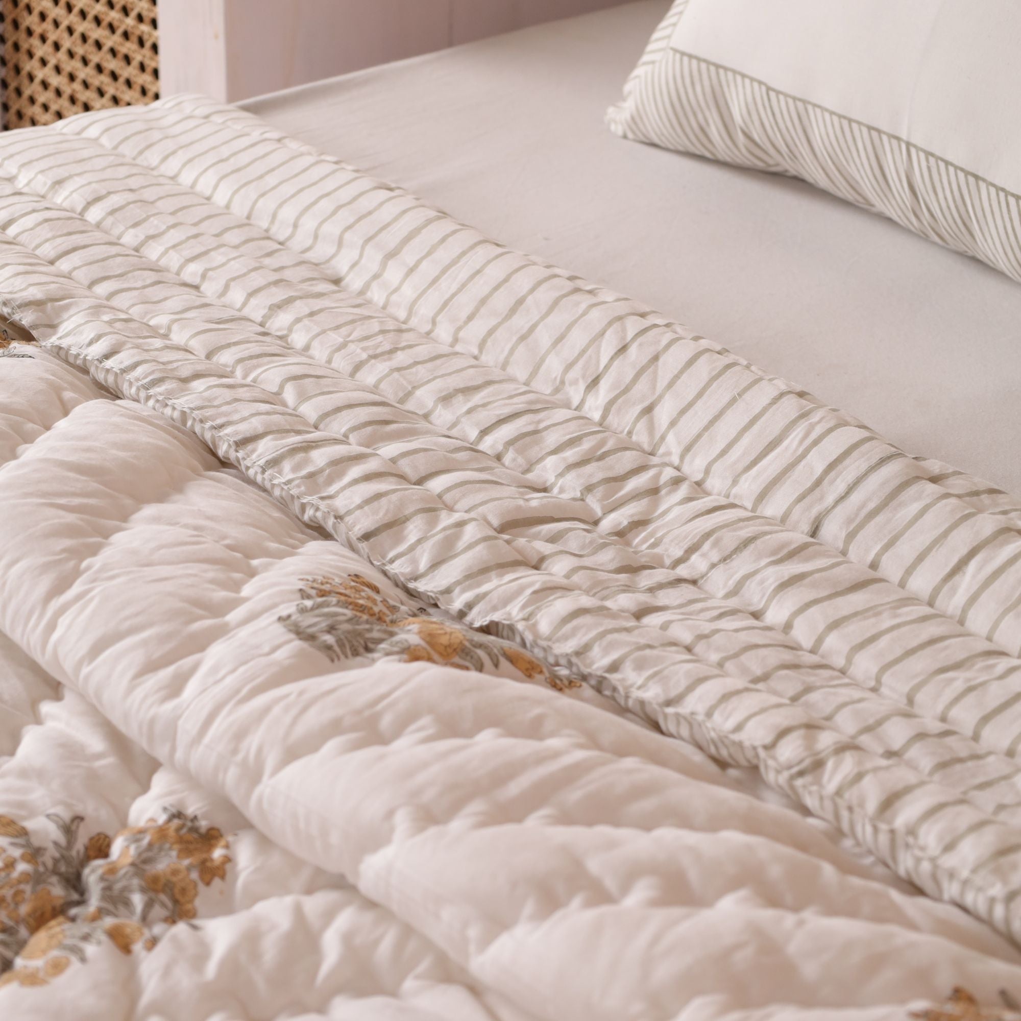 Gargi Quilt Set