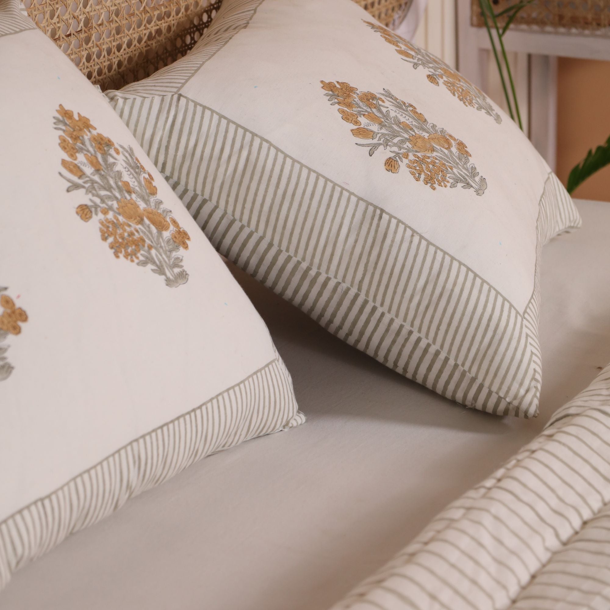 Gargi Quilt Set