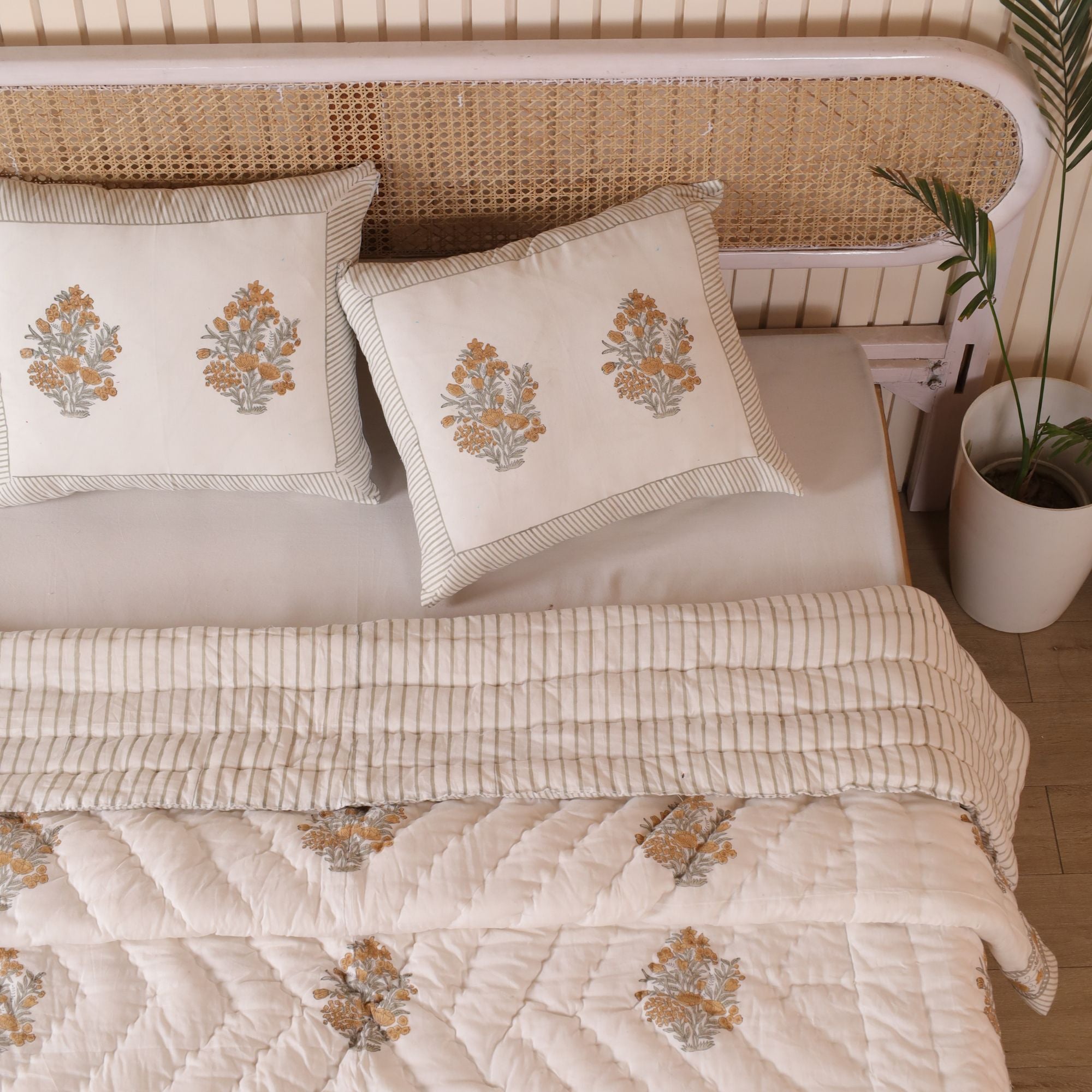 Gargi Quilt Set