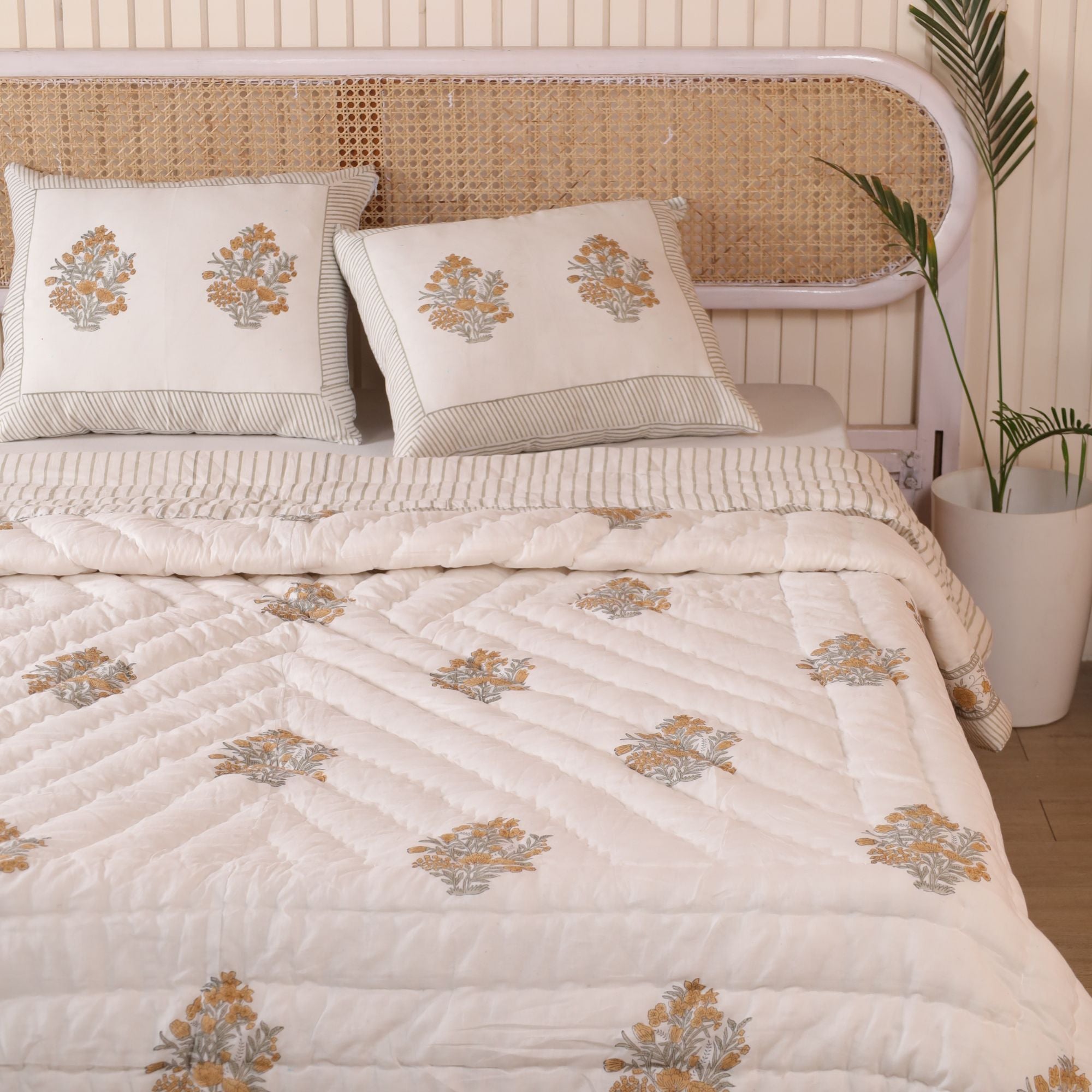 Gargi Quilt Set