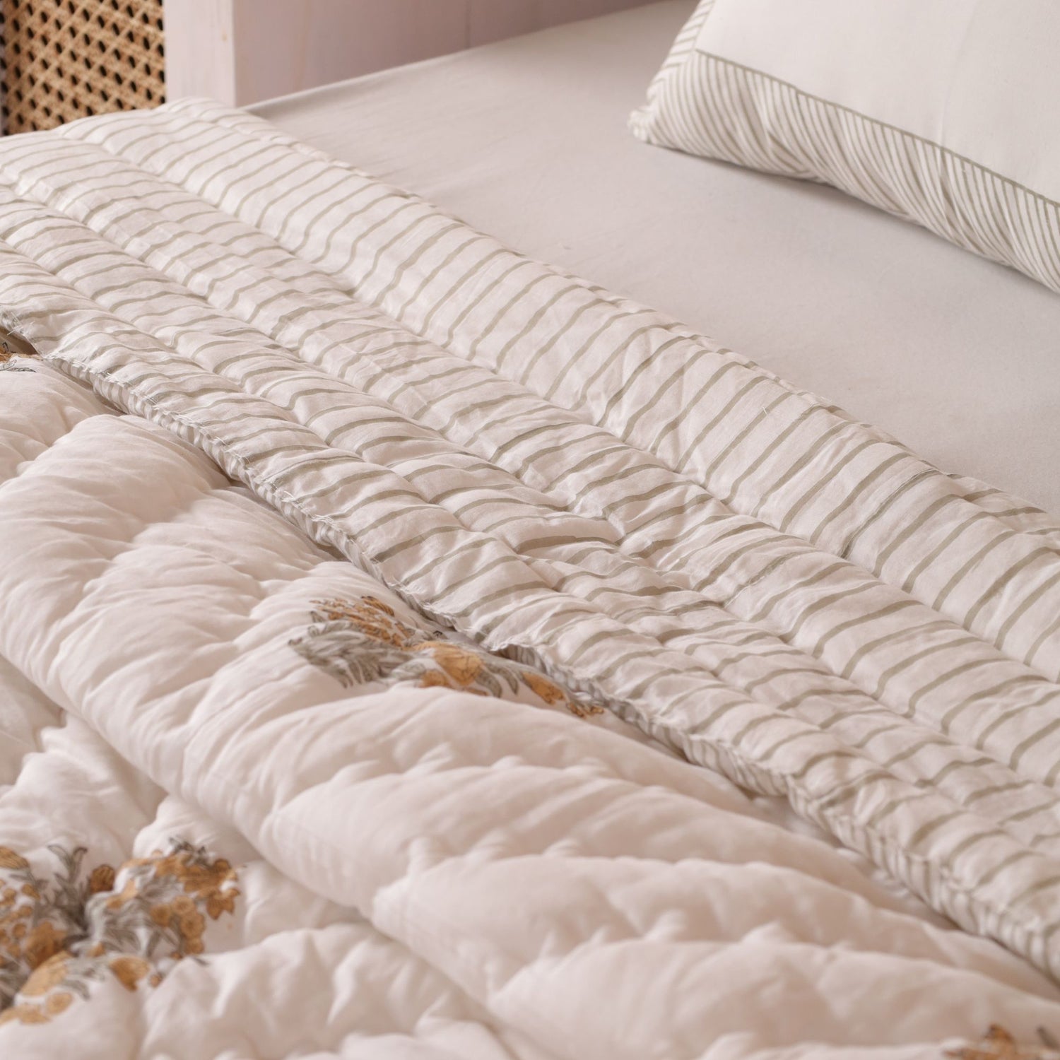 Gargi Quilt Set