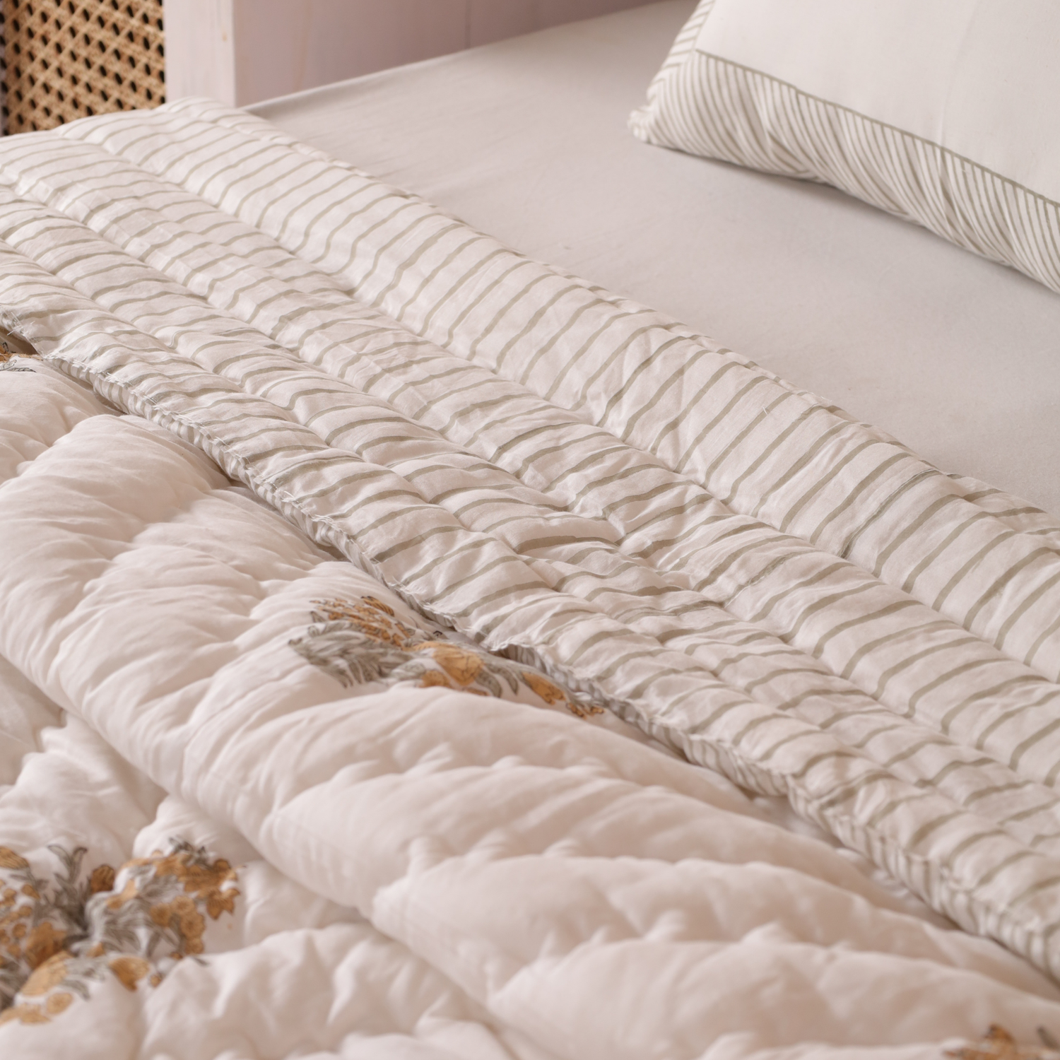Gargi Quilt Set