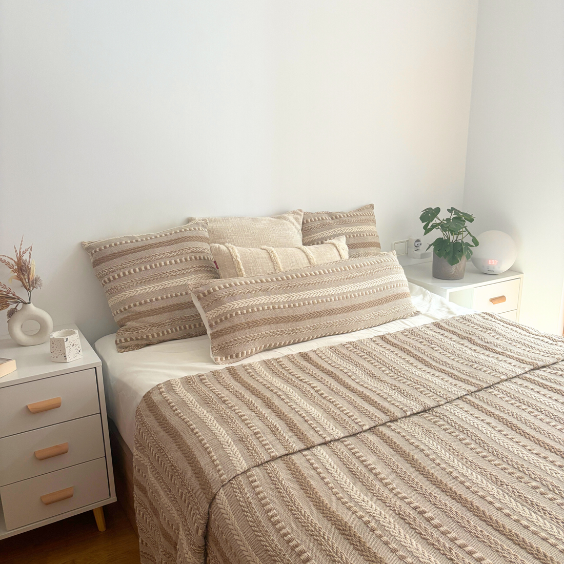 Sands of Serenity Set (Set of 5 Cushion Covers; 1 Bedspread)